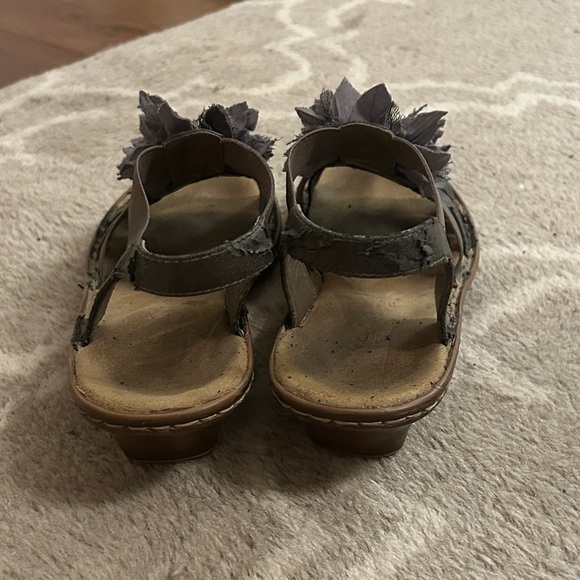Rieker Elegant Gray Floral Women's Sandals, size 38 - Picture 2 of 7